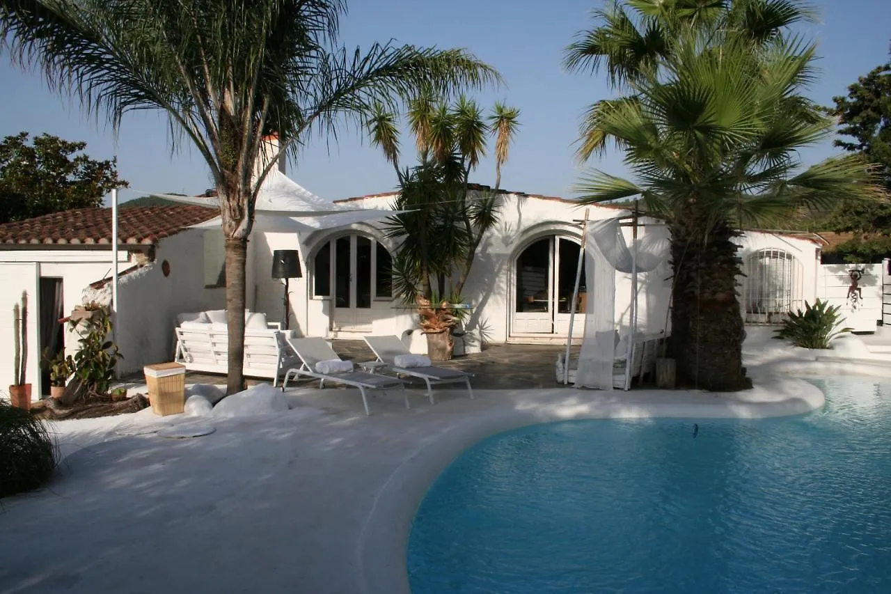 Montrás Le Rondini B&B