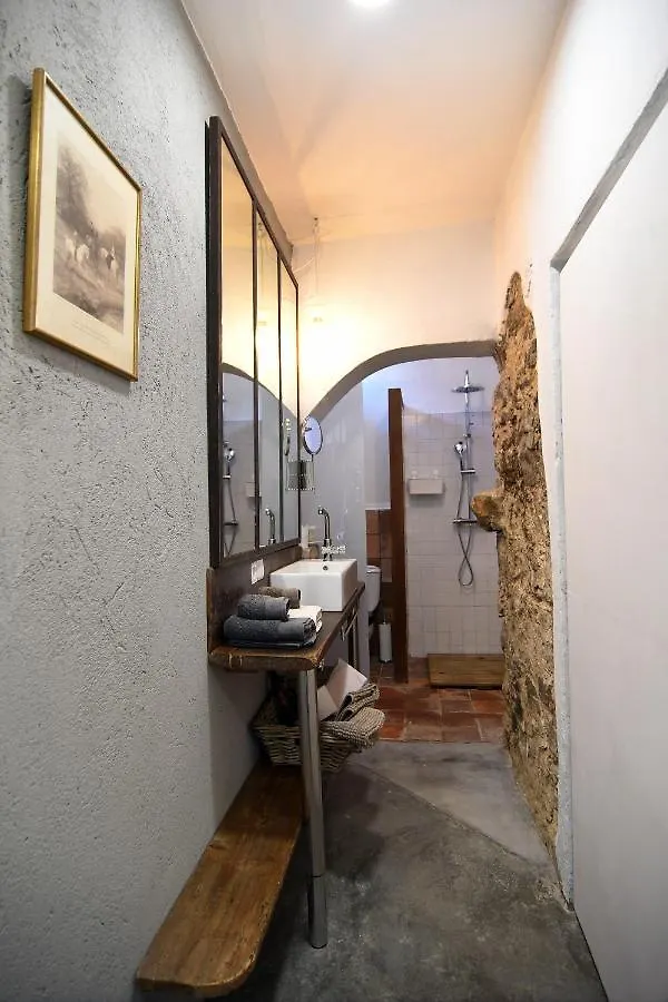 Montrás Le Rondini B&B