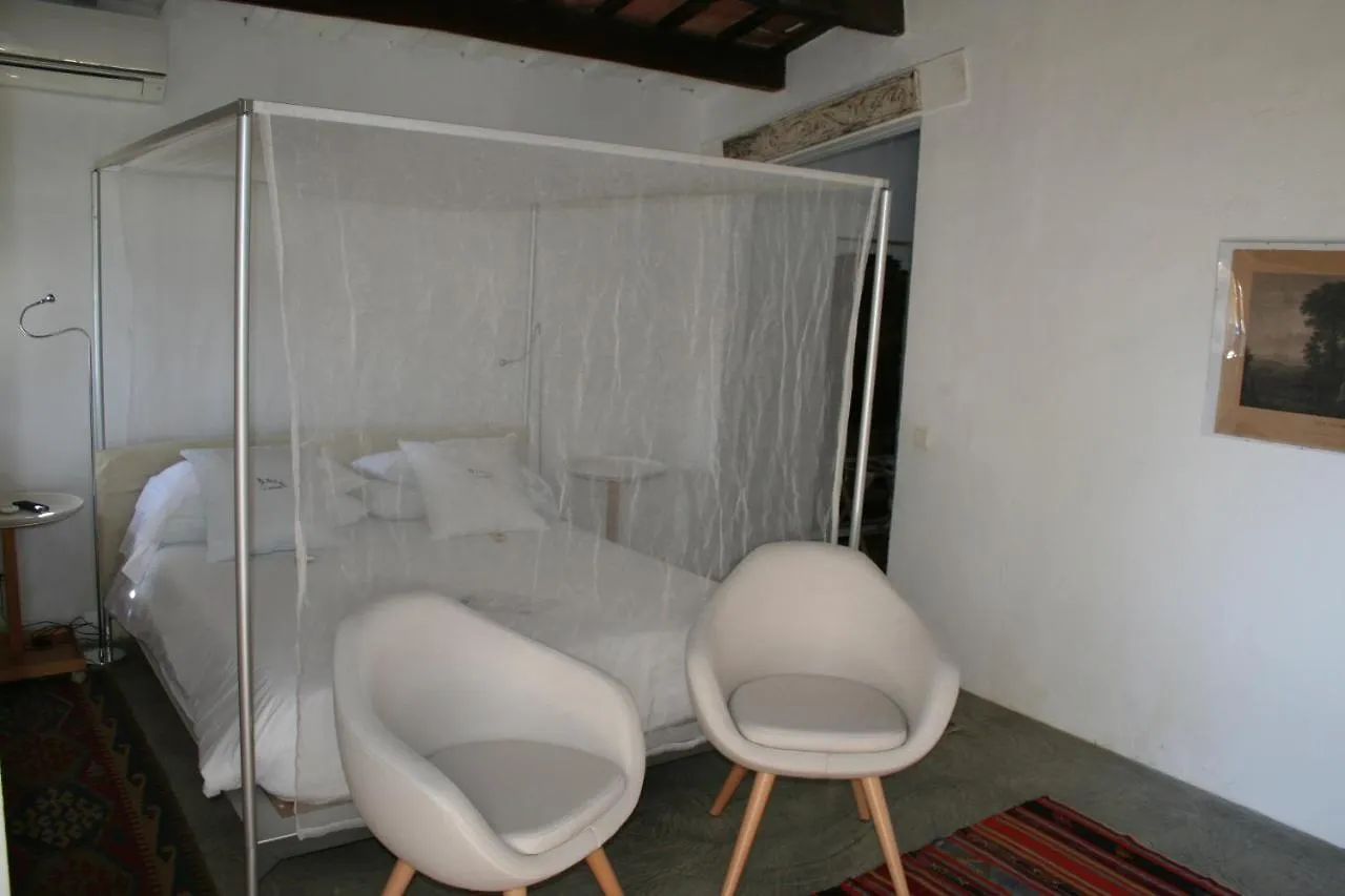 Montrás Le Rondini B&B