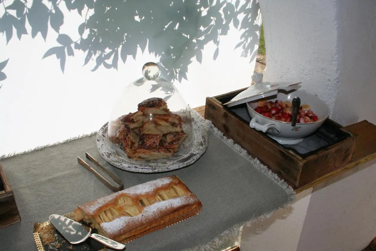 Le Rondini Bed & Breakfast Montras